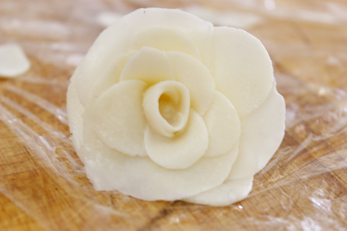 Making white Chocolate plastic roses